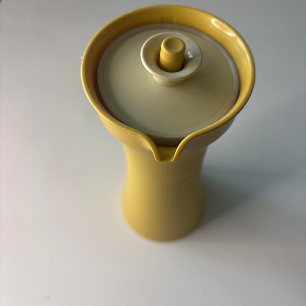 Tupperware Yellow Dinnerware - Picture 5 of 5